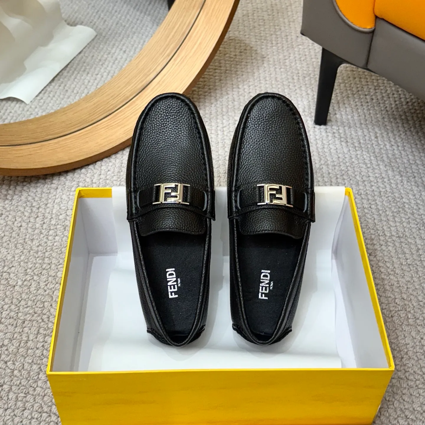 Men's shoes 💰420 [FENDI Fendi] 2⃣️0⃣️2⃣️5️⃣New Milan men's fashion lazy catwalk style ✅ fashionable casual beanie shoes, imported calfskin fabric, super smooth texture, sweat-absorbent and breathable, (sheepskin lining). Metal LOGO on the shoe body, Medusa avatar, irregular avatar, high-end craftsmanship logo✅ French Loft set foot design style 👟Low-key and elegant, great on-foot effect... Men's shoe size: 38-46 (4-12)